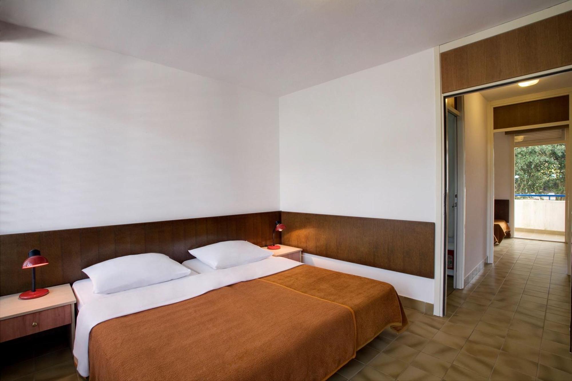 Lanterna Aparthotel 2*